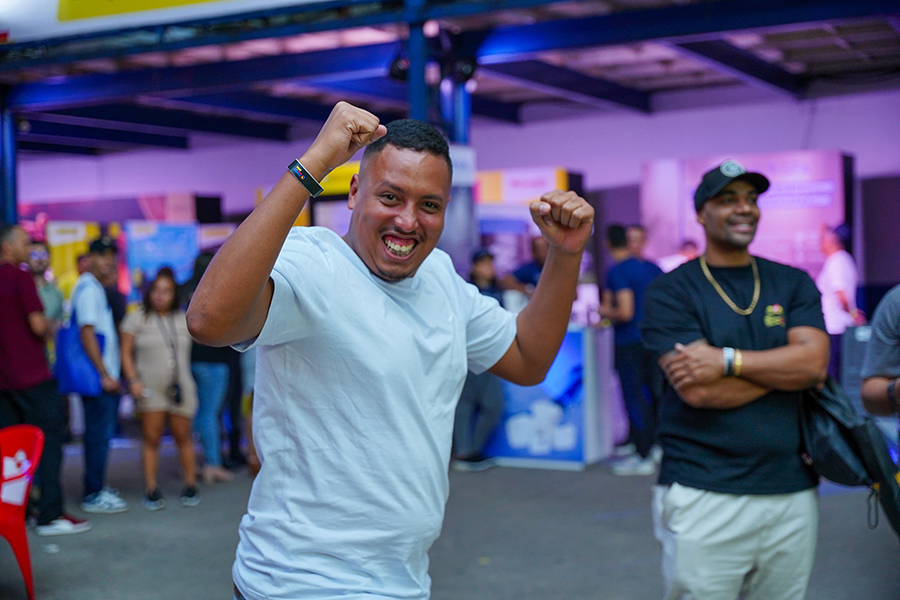 Participante vencedor de prêmio da Festa do Profissional da Construção