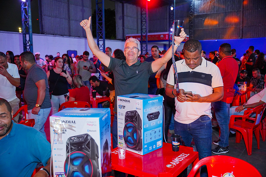 Participante vencedor de prêmio da Festa do Profissional da Construção